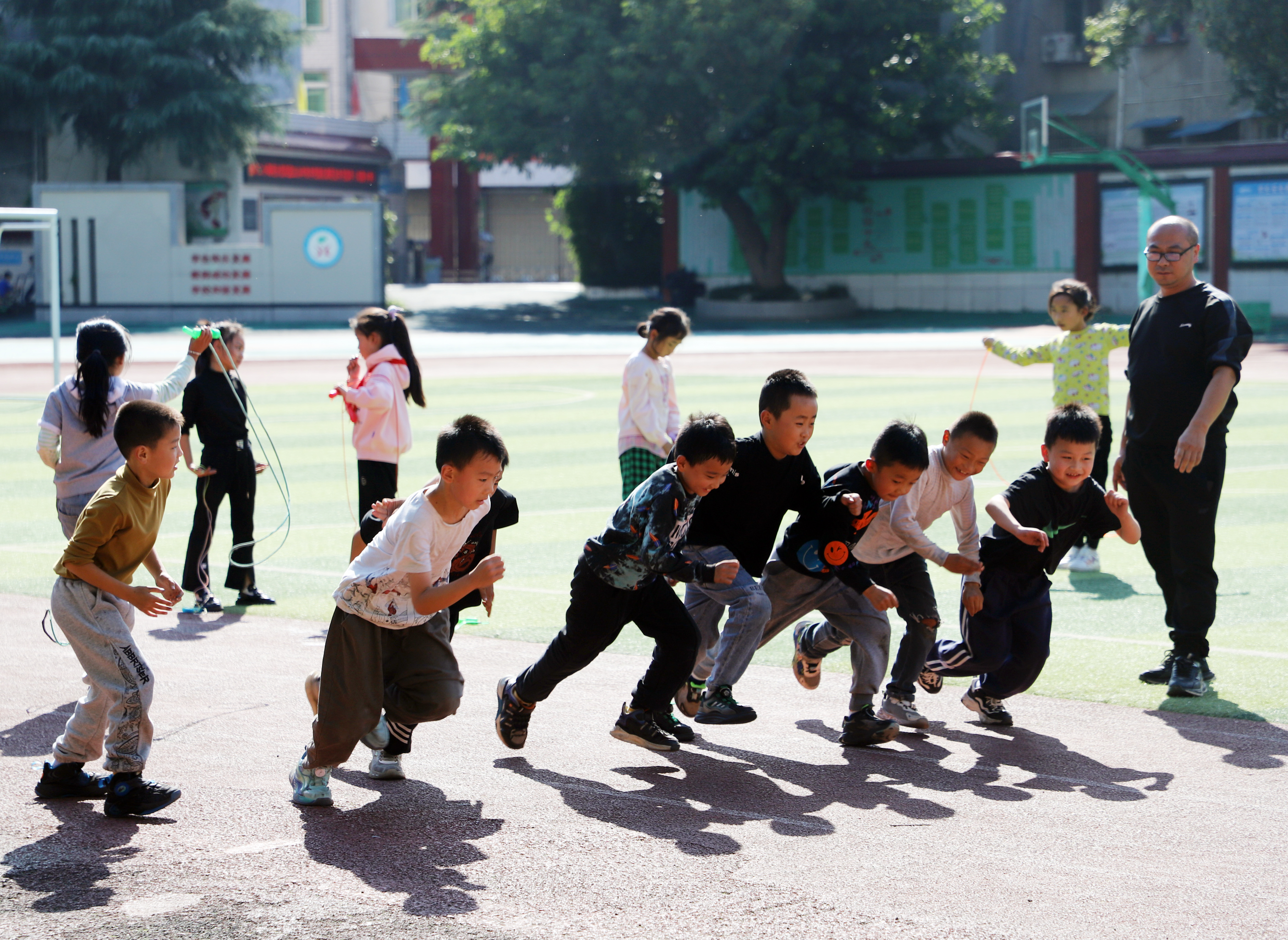 一条公益助学路：这家企业已坚持了20年